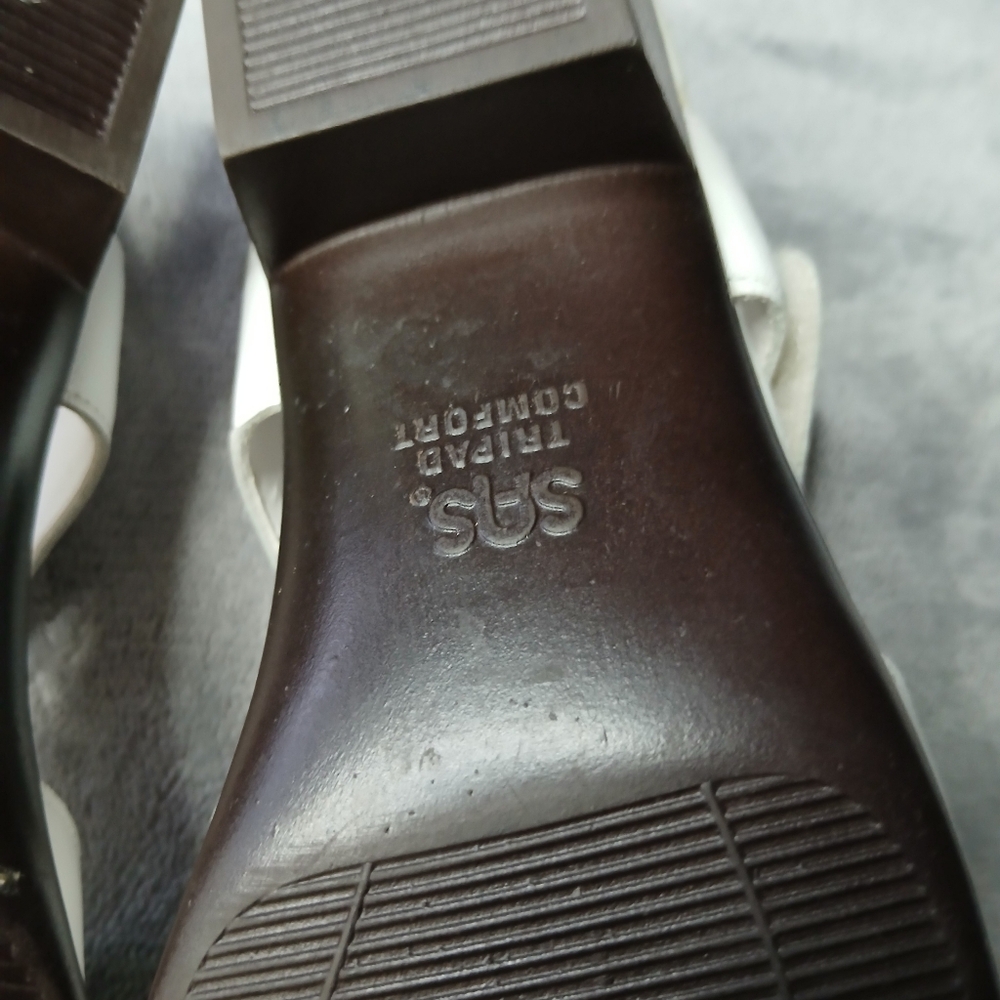 SAS‎ White Leather Sandals - Picture 10 of 16